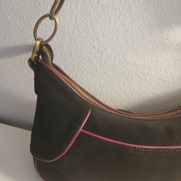 Maxx New York Small Retro Black with dark red trim leather shoulder bag. - Picture 12 of 13